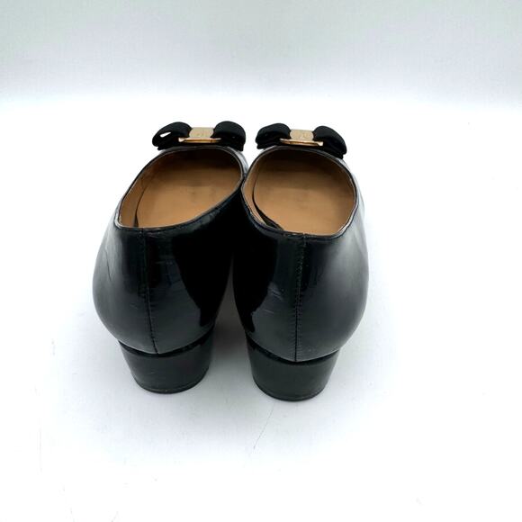 Salvatore Ferragamo Vara black patent leather pumps size 6 - Picture 5 of 10